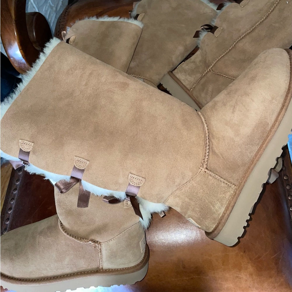 New never worn Ugg Classic Tall boots chestnut sz6 n 10